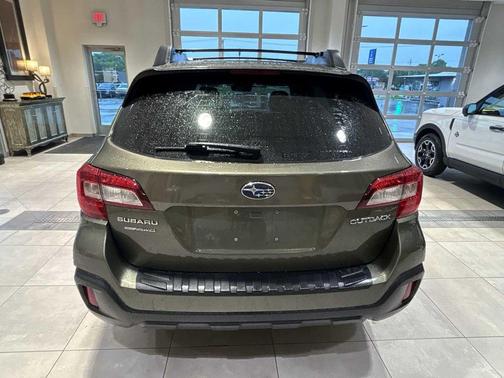 Wilderness Green Metallic 2018 Subaru Outback 2.5i