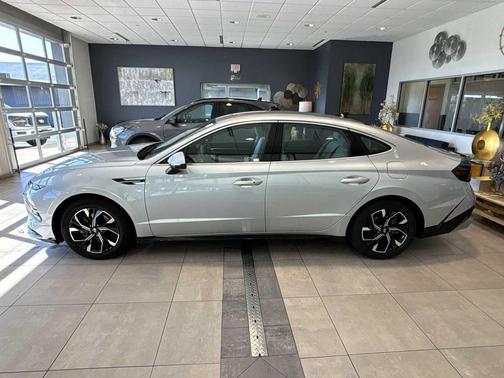 Aero Silver 2024 Hyundai SONATA SEL