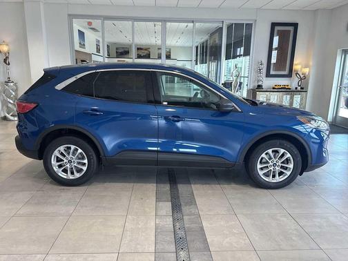 ATLAS BLUE METALLIC 2022 Ford Escape SE