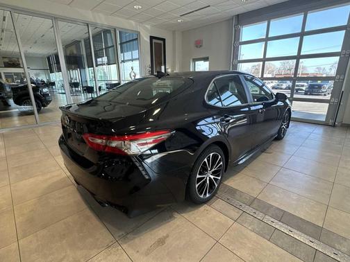 2019 Toyota Camry Hybrid XLE