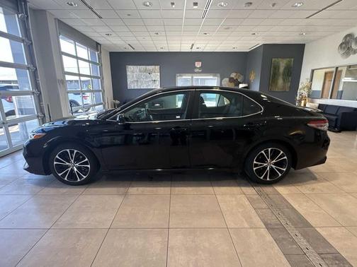 2019 Toyota Camry Hybrid XLE