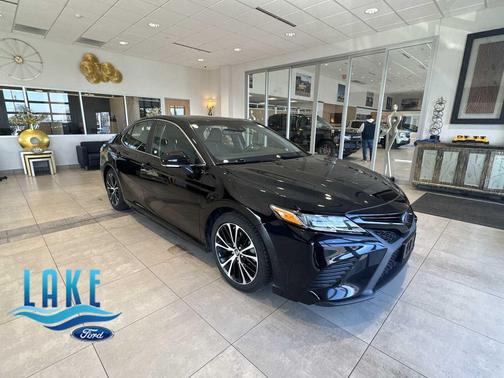 2019 Toyota Camry Hybrid XLE