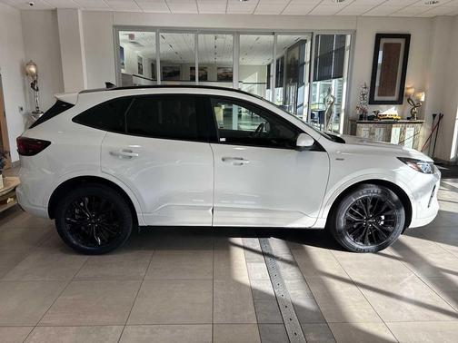 2023 Ford Escape ST-Line Elite