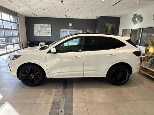 2023 Ford Escape ST-Line Elite