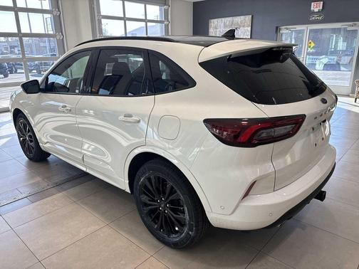 2023 Ford Escape ST-Line Elite