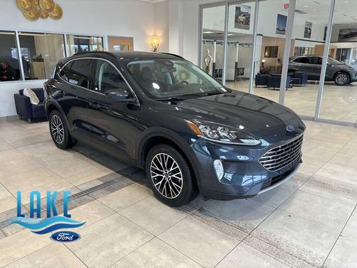 2022 Ford Escape PHEV Titanium