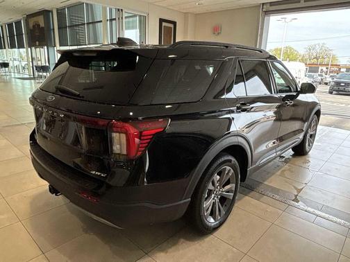 Agate Black Metallic 2026 Ford Explorer Active