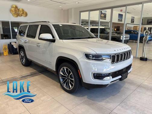 Luxury White Pearl 2022 Jeep Wagoneer Series III