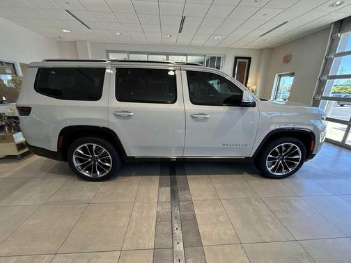 Luxury White Pearl 2022 Jeep Wagoneer Series III