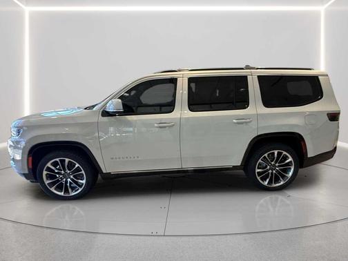 Luxury White Pearl 2022 Jeep Wagoneer Series III