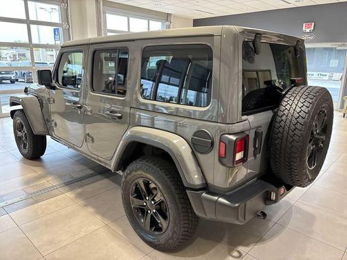 2023 Jeep Wrangler 4-Door Sahara Altitude