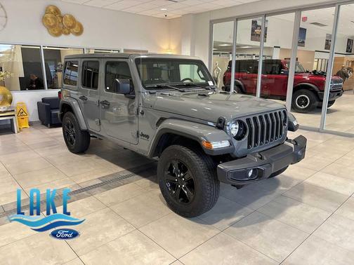 2023 Jeep Wrangler 4-Door Sahara Altitude