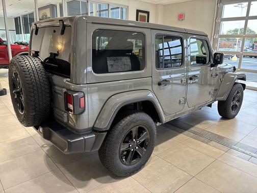 2023 Jeep Wrangler 4-Door Sahara Altitude