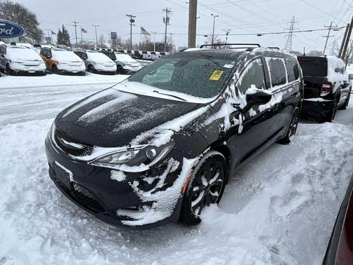 2020 Chrysler Pacifica Touring L