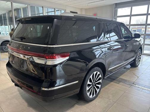 2022 Lincoln Navigator L Reserve
