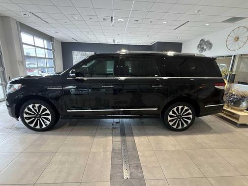 2022 Lincoln Navigator L Reserve
