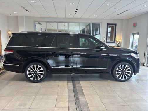 2022 Lincoln Navigator L Reserve