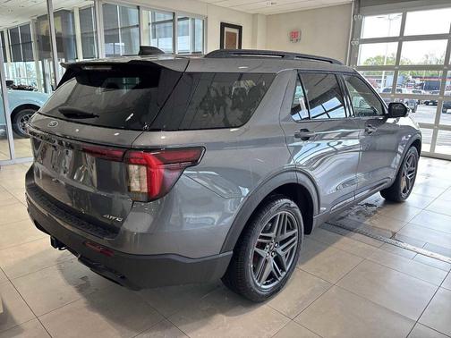 CARBONIZED GRAY METALLIC 2026 Ford Explorer ST-Line