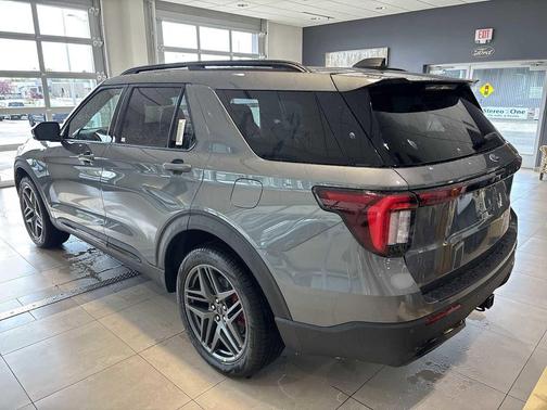 CARBONIZED GRAY METALLIC 2026 Ford Explorer ST-Line
