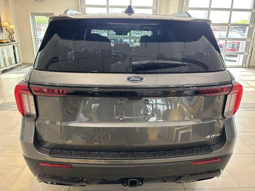CARBONIZED GRAY METALLIC 2026 Ford Explorer ST-Line