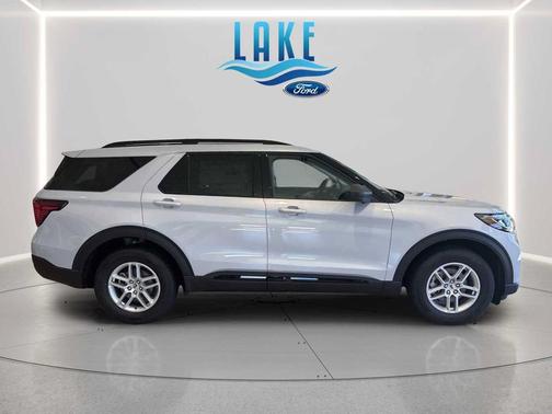 SPACE WHITE METALLIC 2026 Ford Explorer Active