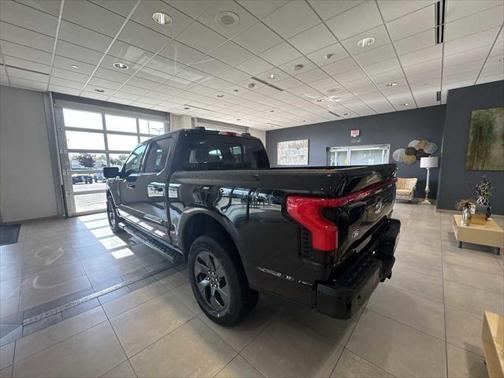 2025 Ford F-150 Lightning LARIAT