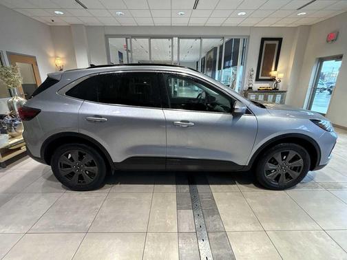 ICONIC SILVER METALLIC 2024 Ford Escape Platinum