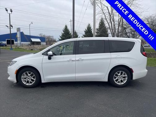 2022 Chrysler Voyager LX