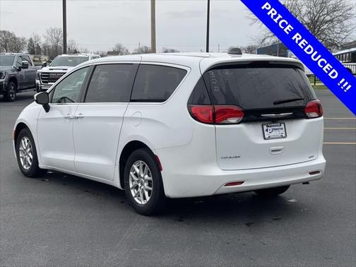 2022 Chrysler Voyager LX