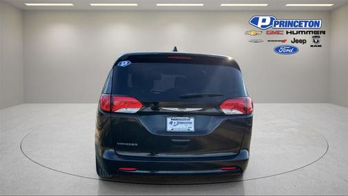 2023 Chrysler Voyager LX