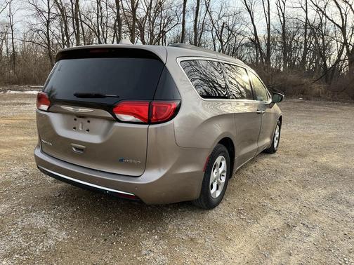 2018 Chrysler Pacifica Hybrid Touring Plus