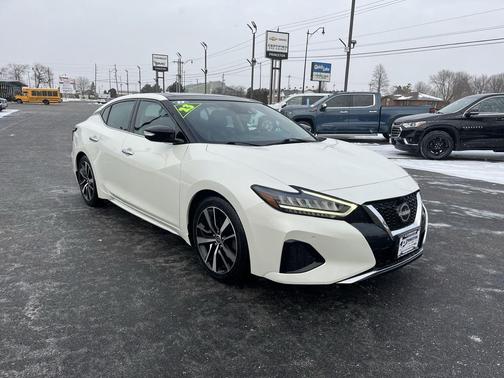 2023 Nissan Maxima SL