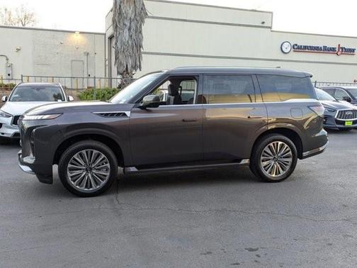 2025 INFINITI QX80 Luxe