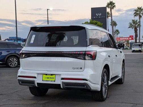 2026 INFINITI QX80 Luxe