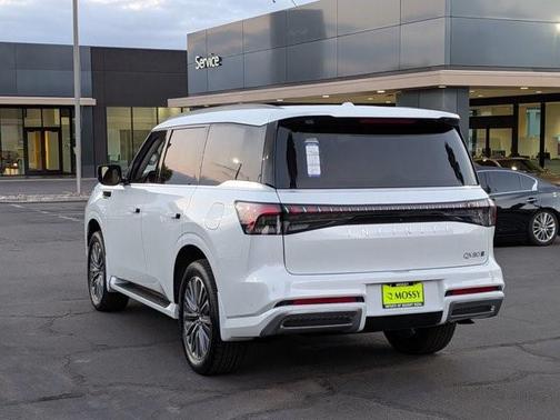 2026 INFINITI QX80 Luxe