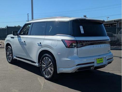 2026 INFINITI QX80 Luxe