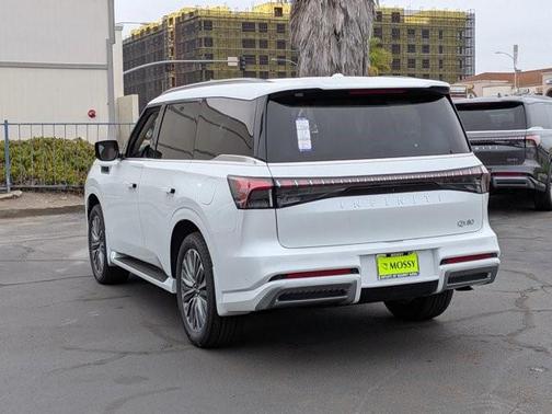 2026 INFINITI QX80 Luxe
