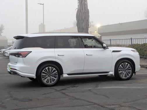 2026 INFINITI QX80 Luxe