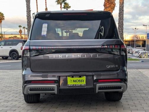 2026 INFINITI QX80 Luxe
