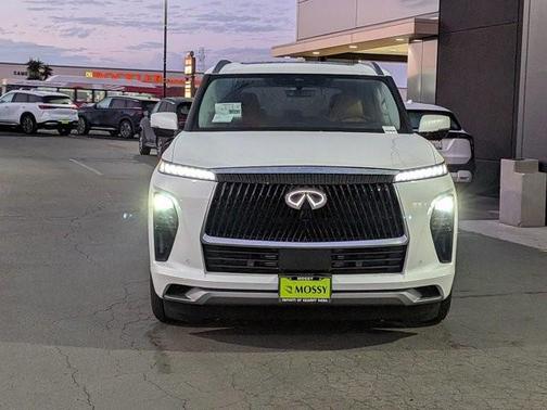 2026 INFINITI QX80 Luxe