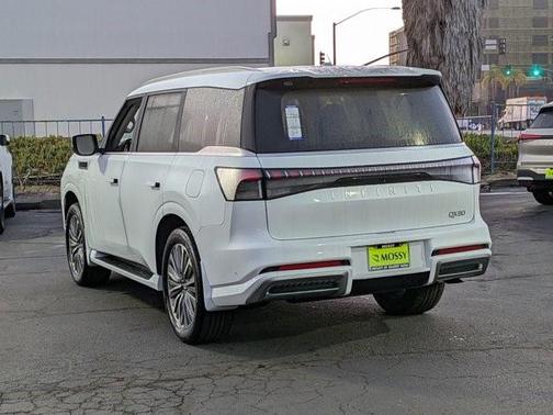 2026 INFINITI QX80 Luxe