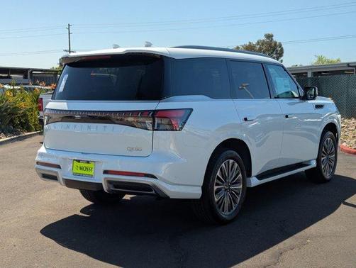 2025 INFINITI QX80 Luxe
