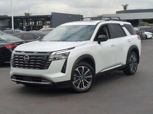 Everest White Pearl Tricoat 2026 Nissan Pathfinder Platinum