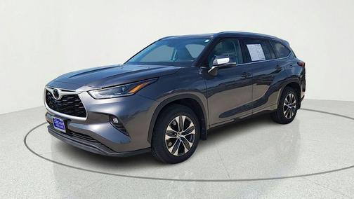 Magnetic Gray Metallic 2021 Toyota Highlander XLE