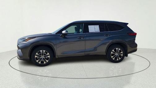 Magnetic Gray Metallic 2021 Toyota Highlander XLE