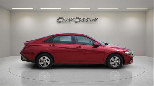 2024 Hyundai ELANTRA SE