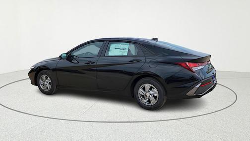 Abyss Black 2026 Hyundai ELANTRA SE
