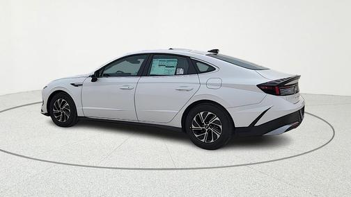 2026 Hyundai SONATA Hybrid Base