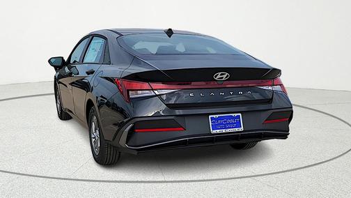 Abyss Black 2026 Hyundai ELANTRA SE
