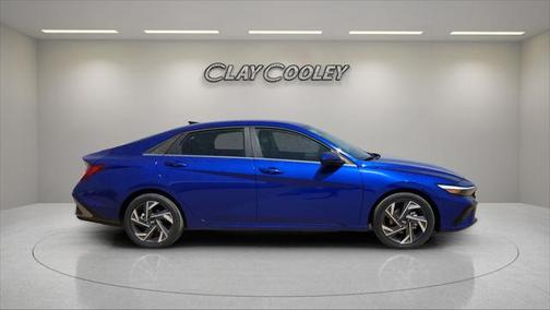 2025 Hyundai ELANTRA SEL